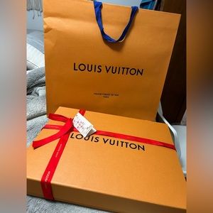 Louis Vuitton authentic Neverfull MM box and gift bag